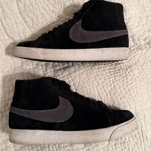 Nike SB Blazer Black and Gray High-Top Sneakers size 6 Men 7.5 women
